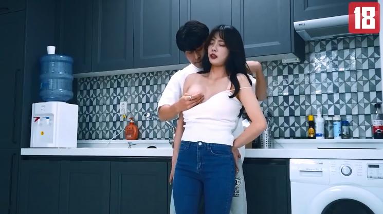 sex coser Điều khiển em gái xinh đẹp nhà bên